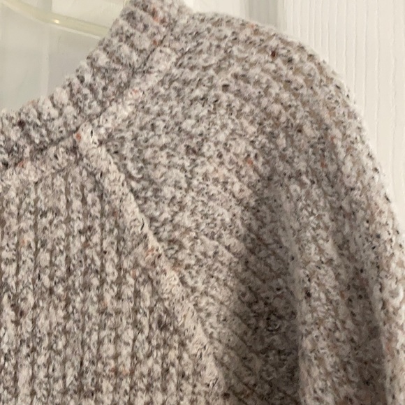 SPLENDID HIGH LOW V-NECK SWEATER SIZE L - Picture 5 of 7